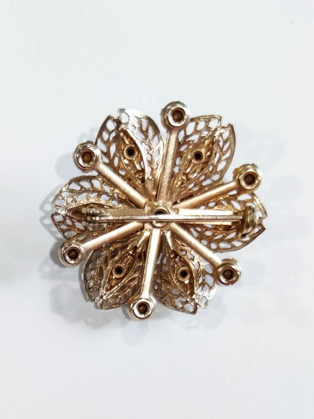 Vintage Green Rhinestone Gold Tone Flower Brooch